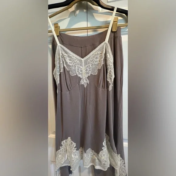SOMA 2 Pc Lace-Trim Camisole : Pajama Set in Taupe and Ivory w Metallic Gold - Picture 4 of 13